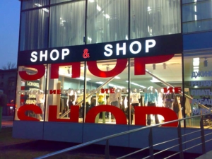 объемные буквы. оформление витрин. сеть салонов одежды ShopShop